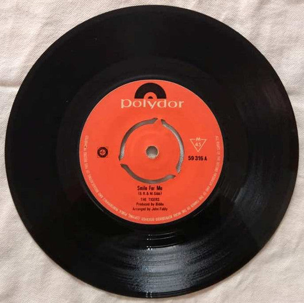 The Tigers (2) -Smile For Me / Rain Falls On The Lonely