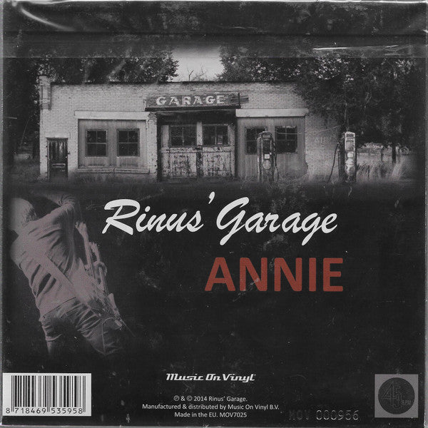 Rinus' Garage -The Wall Of Dolls
