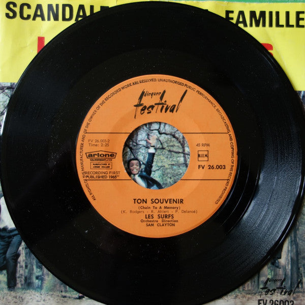 Les Surfs -Scandale Dans La Famille