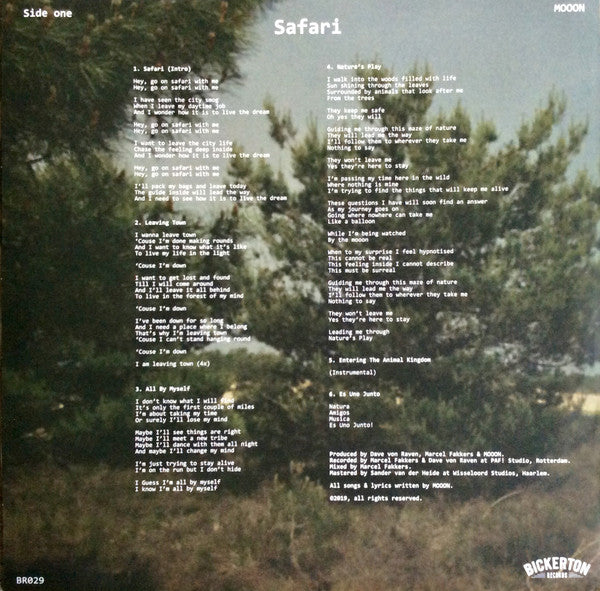 Mooon (4) -Safari