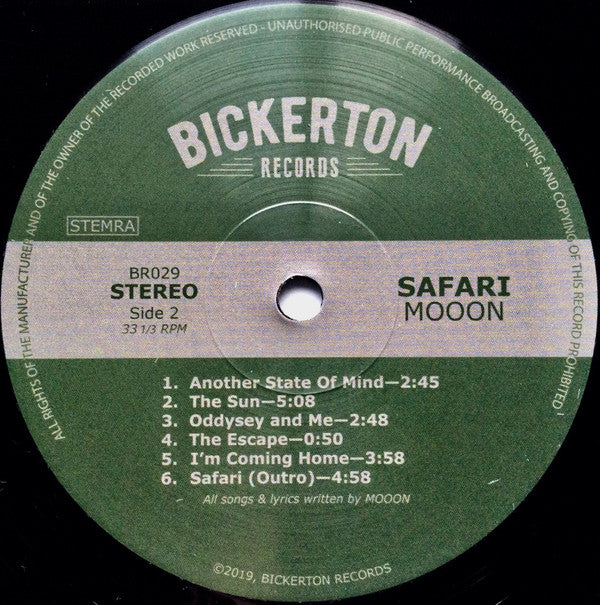 Mooon (4) -Safari